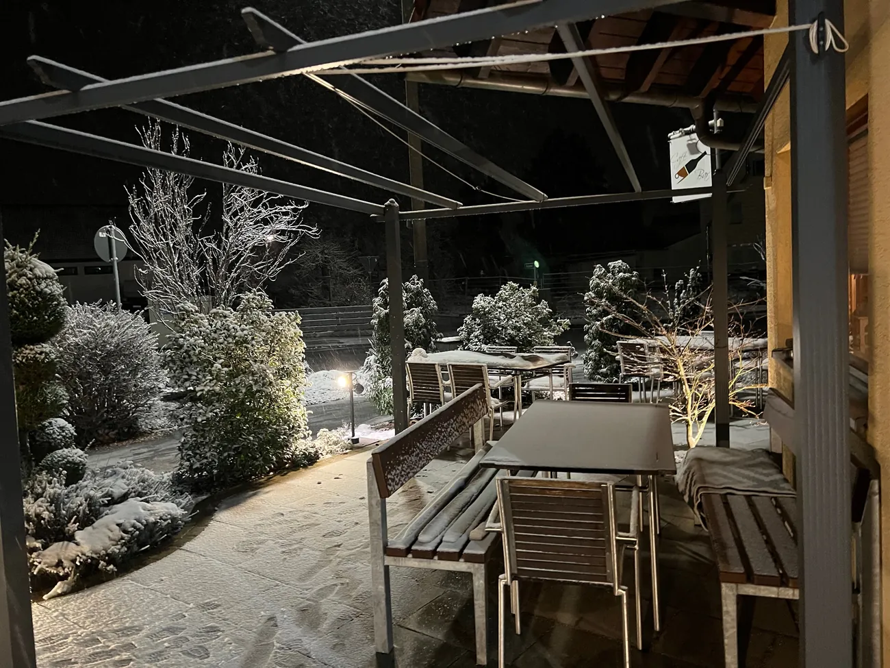 Verschneiter Garten von Raum und Garten