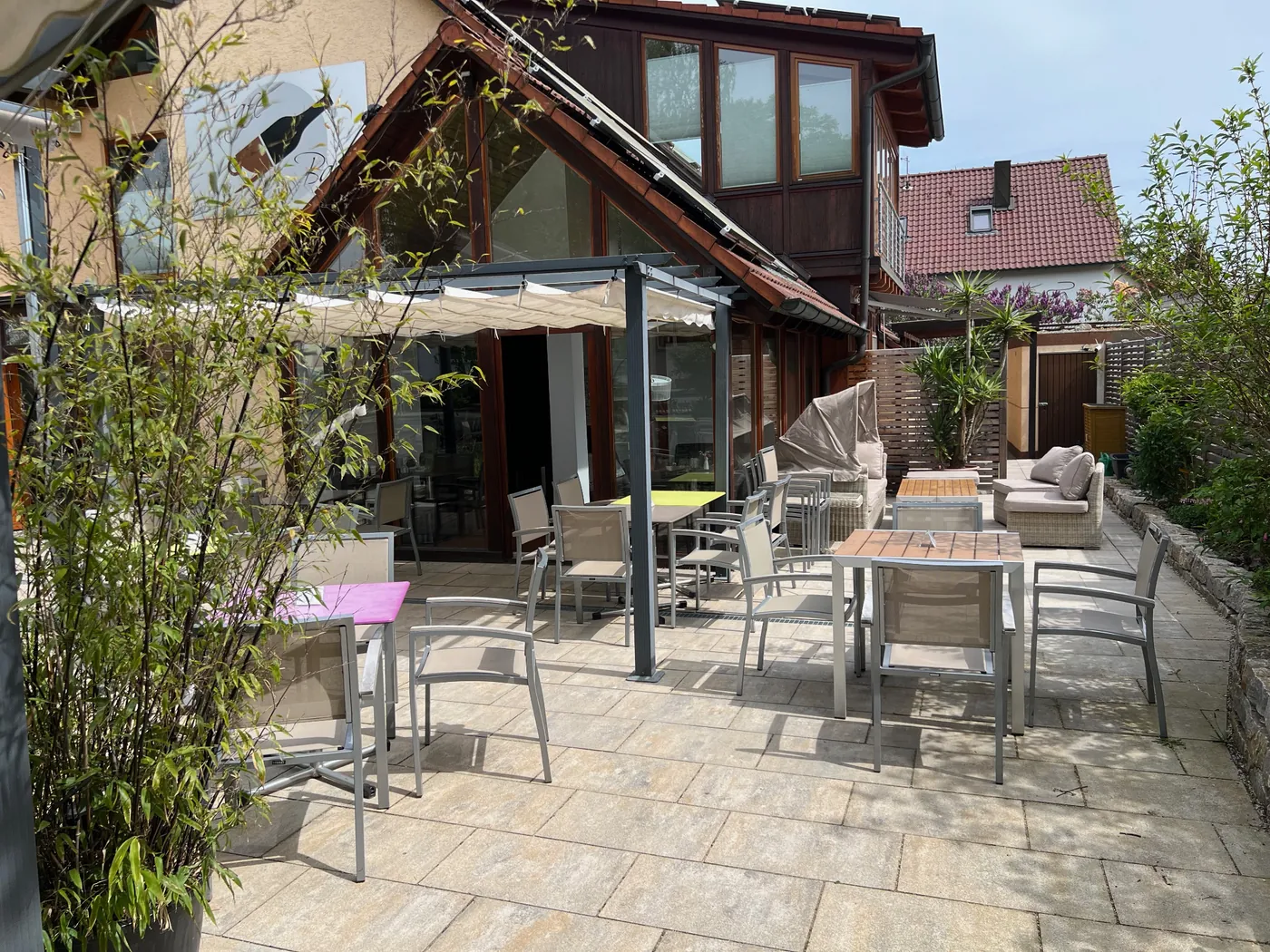 Terrasse und Garten von Raum und Garten
